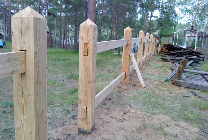 Как построить забор из горбыля своими руками? Фото и цены на материал